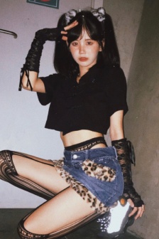 靖王世子小妾